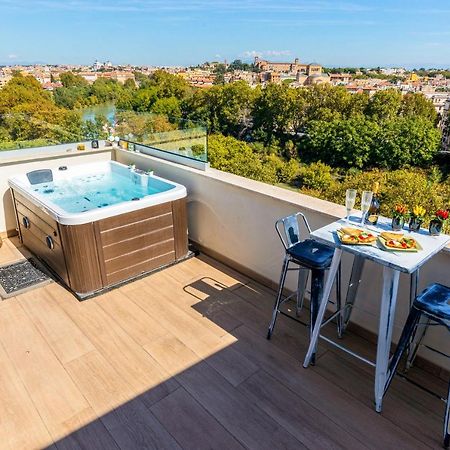 Penthouse With A Panoramic Rooftop In Trastevere With Seasonally Jacuzzi Rzym Zewnętrze zdjęcie