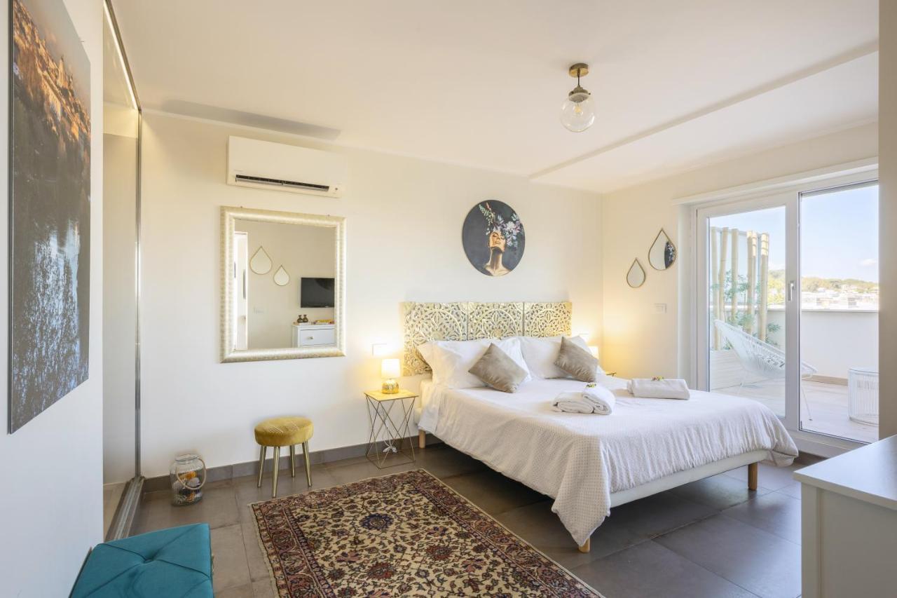 Penthouse With A Panoramic Rooftop In Trastevere With Seasonally Jacuzzi Rzym Zewnętrze zdjęcie