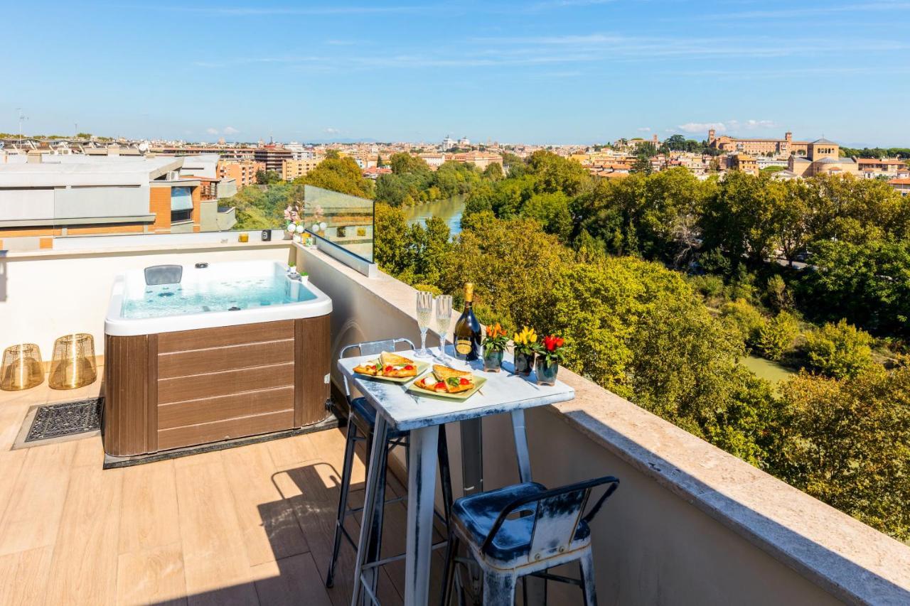 Penthouse With A Panoramic Rooftop In Trastevere With Seasonally Jacuzzi Rzym Zewnętrze zdjęcie