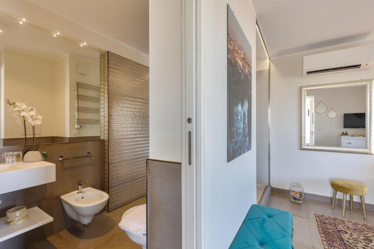 Penthouse With A Panoramic Rooftop In Trastevere With Seasonally Jacuzzi Rzym Zewnętrze zdjęcie