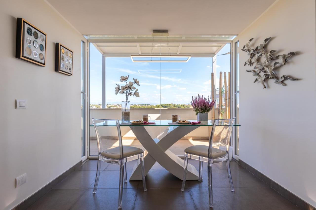 Penthouse With A Panoramic Rooftop In Trastevere With Seasonally Jacuzzi Rzym Zewnętrze zdjęcie