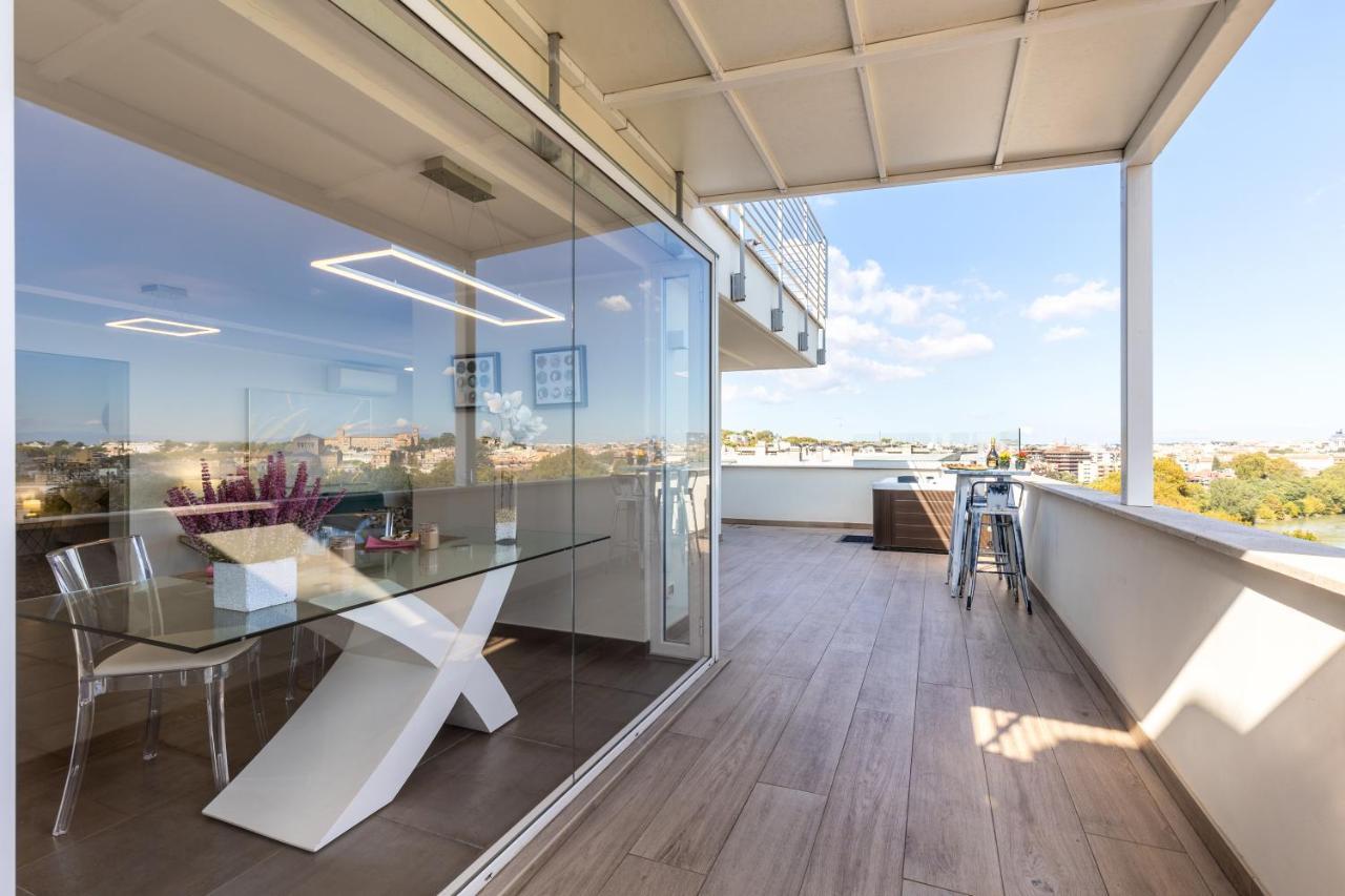 Penthouse With A Panoramic Rooftop In Trastevere With Seasonally Jacuzzi Rzym Zewnętrze zdjęcie