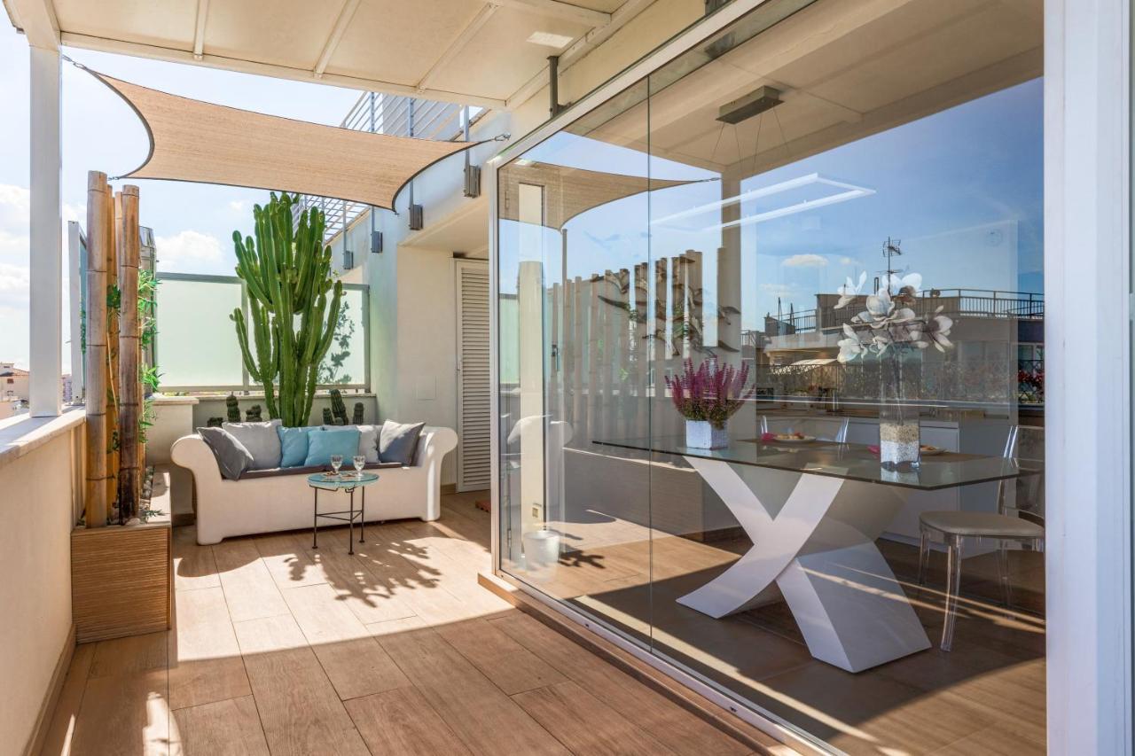 Penthouse With A Panoramic Rooftop In Trastevere With Seasonally Jacuzzi Rzym Zewnętrze zdjęcie
