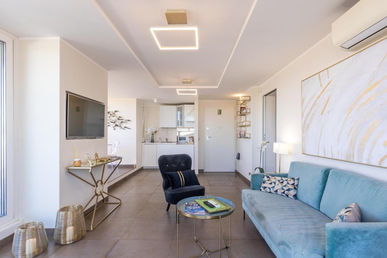 Penthouse With A Panoramic Rooftop In Trastevere With Seasonally Jacuzzi Rzym Zewnętrze zdjęcie