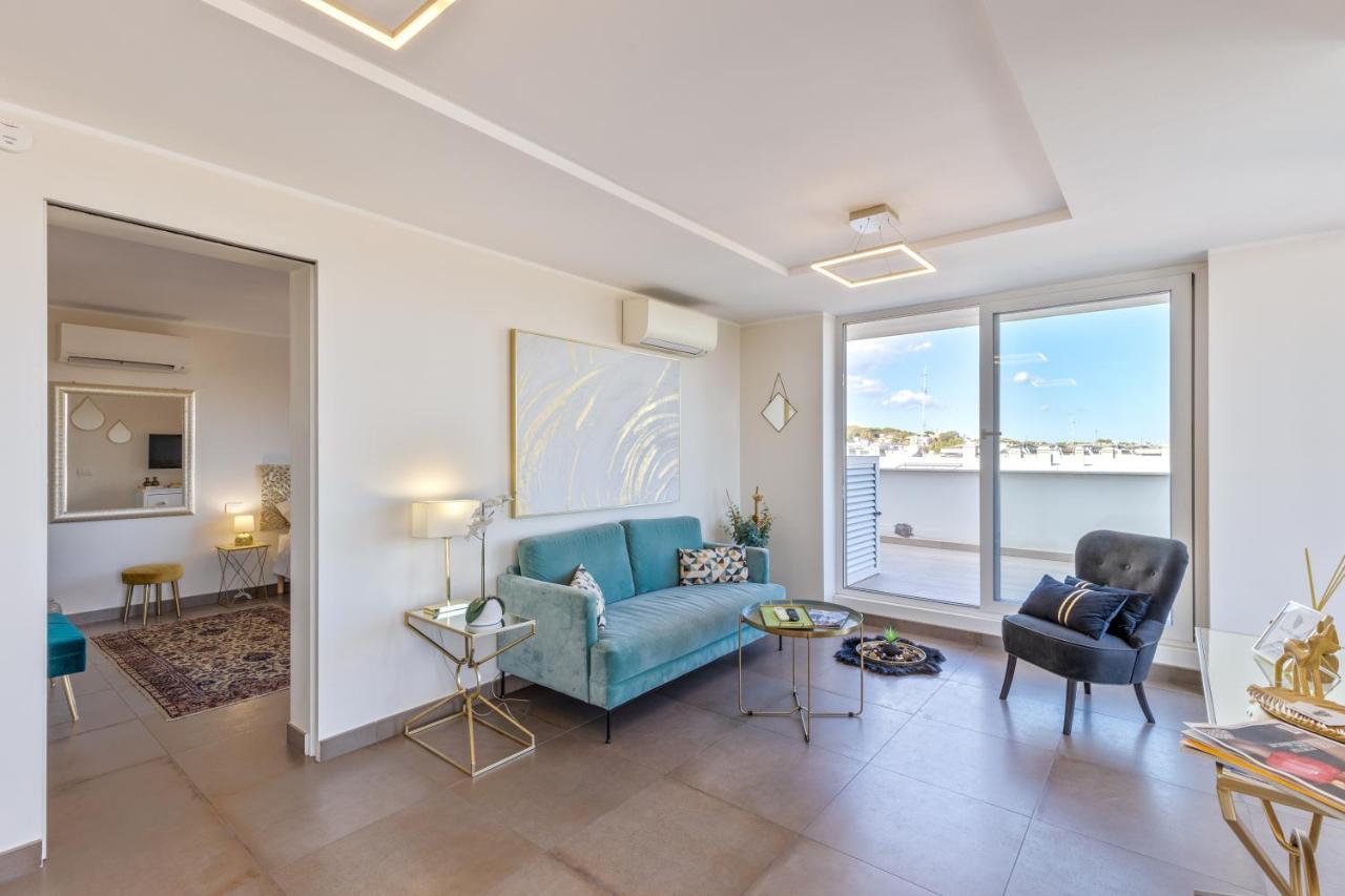 Penthouse With A Panoramic Rooftop In Trastevere With Seasonally Jacuzzi Rzym Zewnętrze zdjęcie