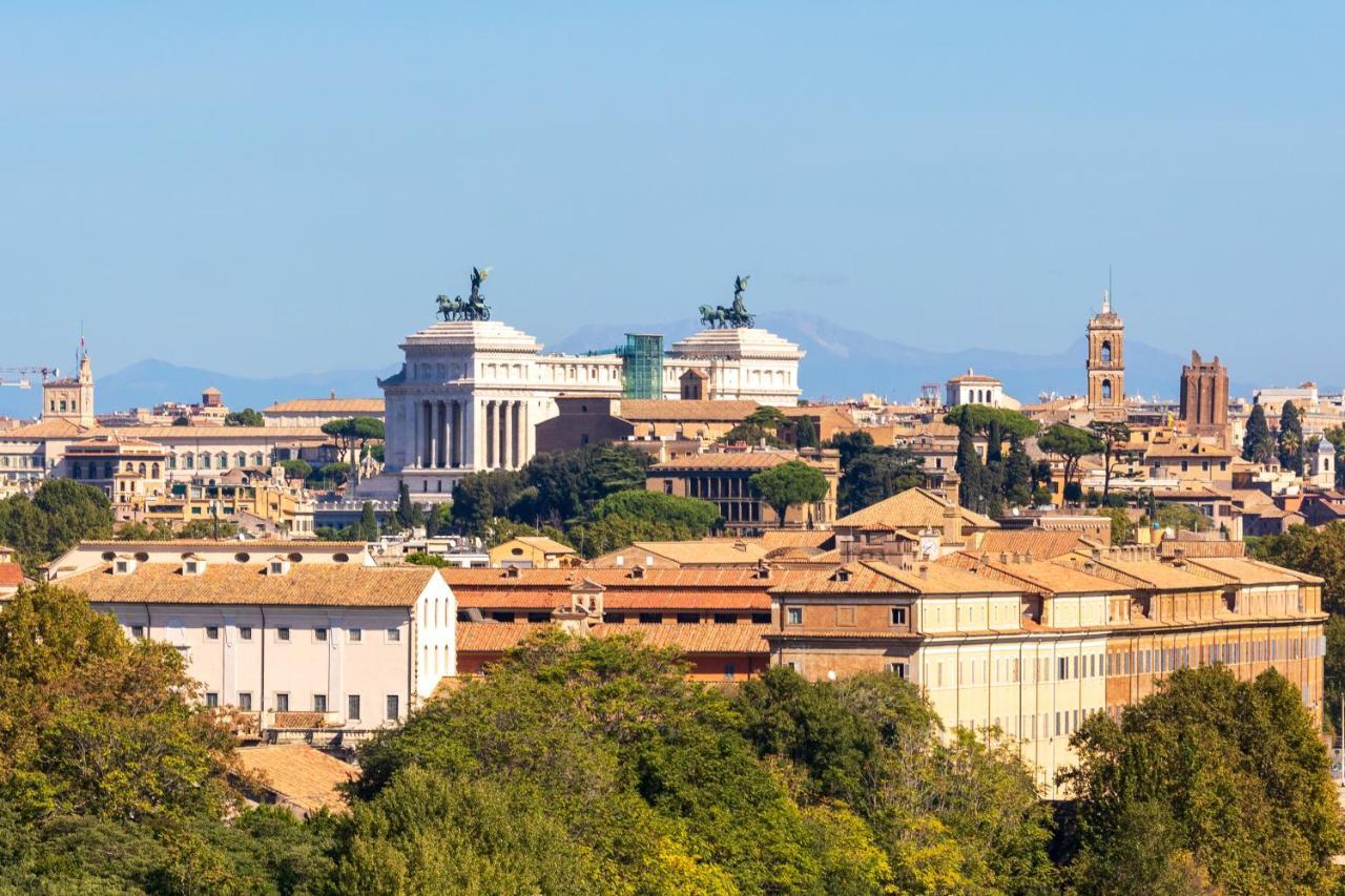 Penthouse With A Panoramic Rooftop In Trastevere With Seasonally Jacuzzi Rzym Zewnętrze zdjęcie