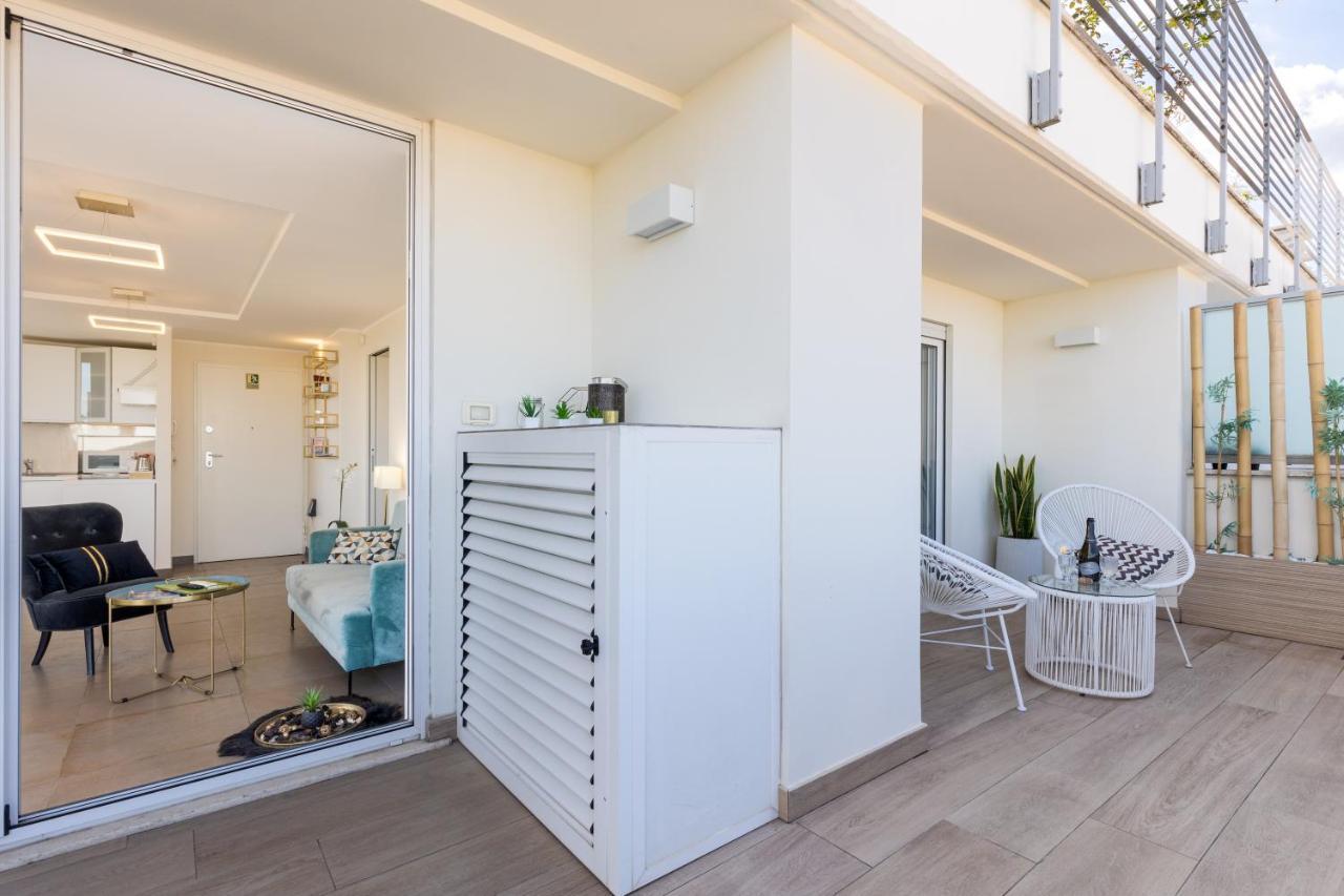 Penthouse With A Panoramic Rooftop In Trastevere With Seasonally Jacuzzi Rzym Zewnętrze zdjęcie
